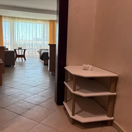 Апартаменты Miramar Palace 615s *